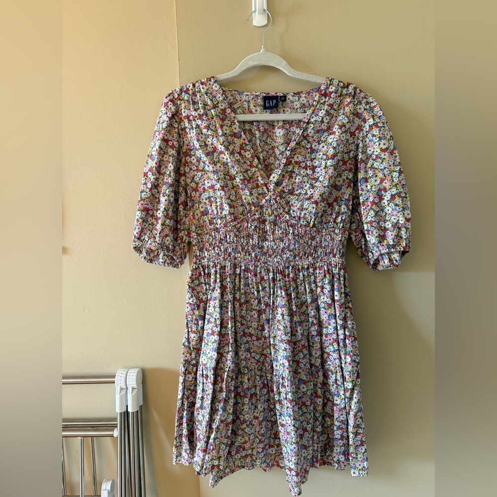 GAP Multicolor Floral V-Neck Dress with Puff Sleeve
